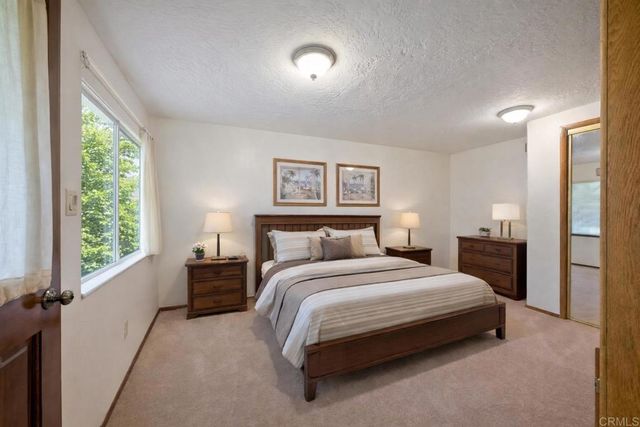 338 Skyline Dr, Vista, CA 92084