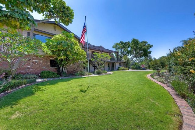 338 Skyline Dr, Vista, CA 92084