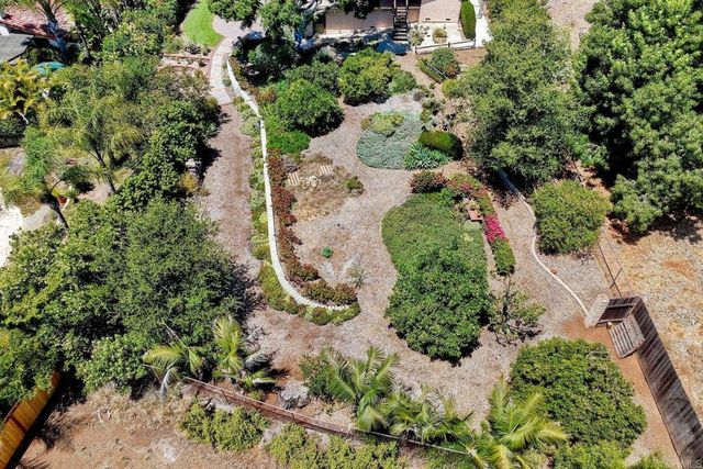 338 Skyline Dr, Vista, CA 92084