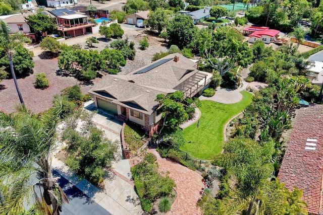 338 Skyline Dr, Vista, CA 92084