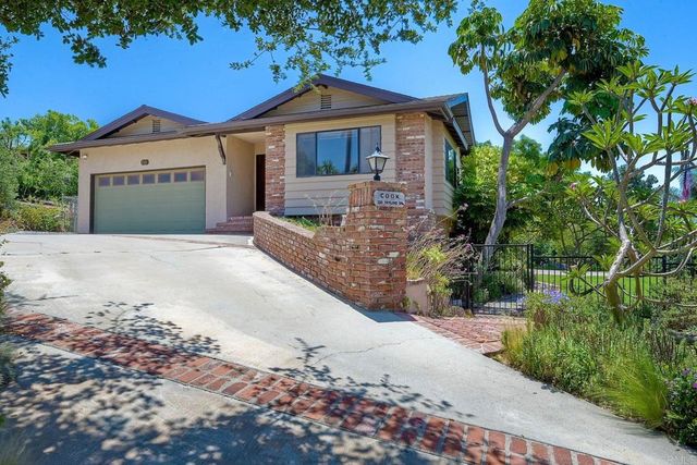 338 Skyline Dr, Vista, CA 92084