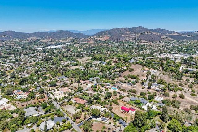 338 Skyline Dr, Vista, CA 92084