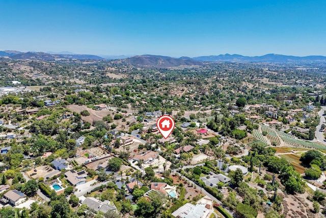 338 Skyline Dr, Vista, CA 92084
