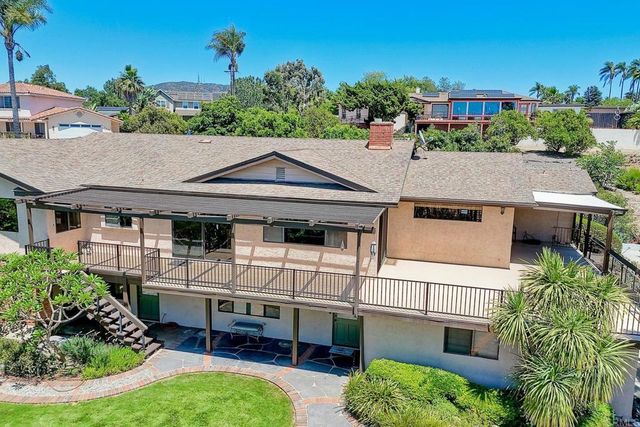 338 Skyline Dr, Vista, CA 92084