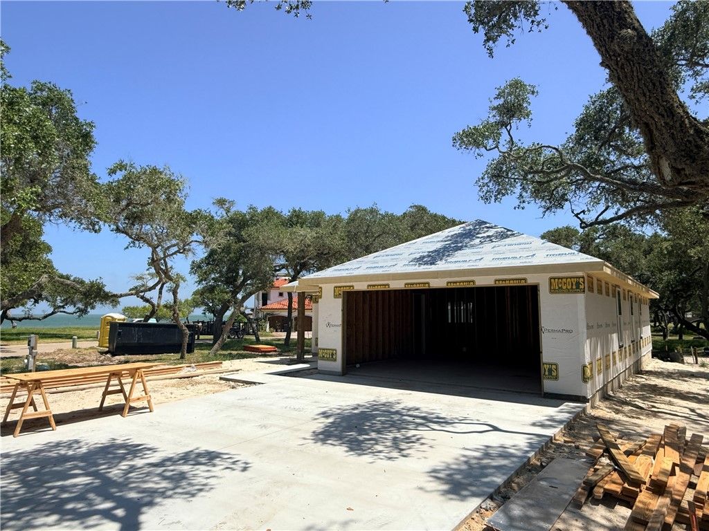 2106 Royal Oaks, Rockport, TX 78382 — exterior