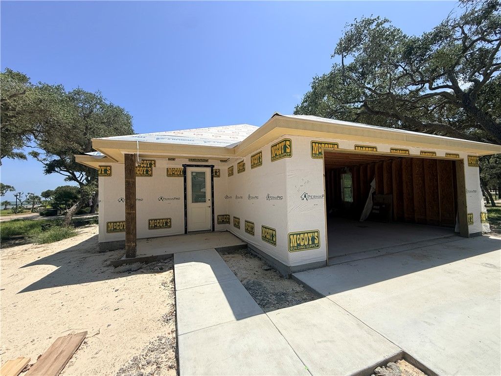 2106 Royal Oaks, Rockport, TX 78382 — photo 2