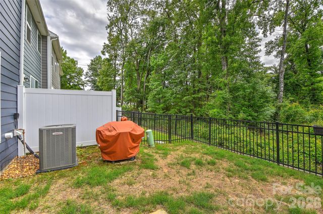 1010 Moffatt Lane, Matthews, NC 28105