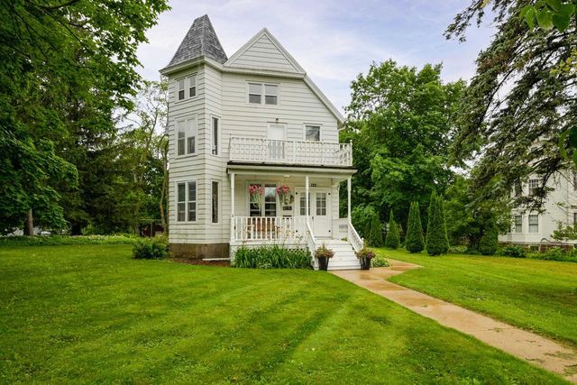 122 N 2nd Street, Mount Horeb, WI 53572