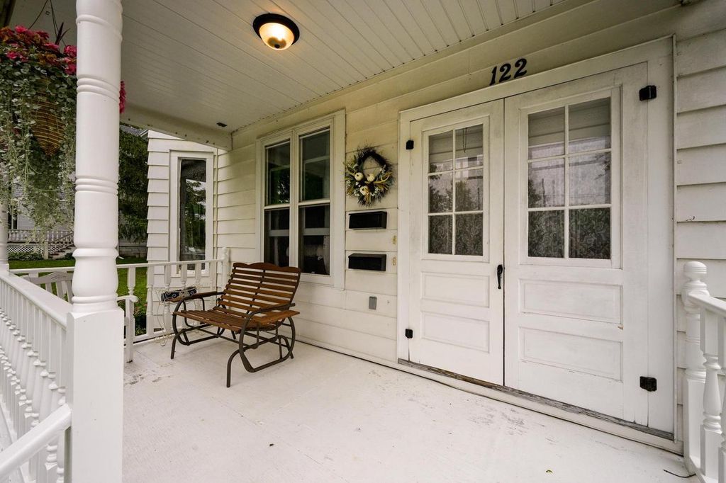 122 N 2nd Street, Mount Horeb, WI 53572