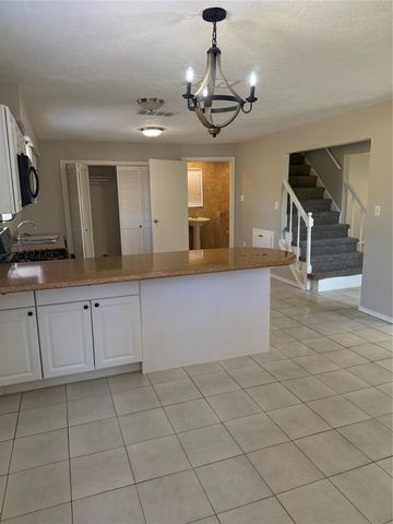 615 Texas Street, Tomball, TX 77375