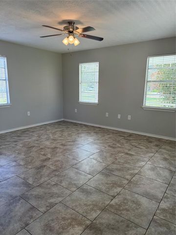 615 Texas Street, Tomball, TX 77375