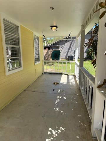 615 Texas Street, Tomball, TX 77375