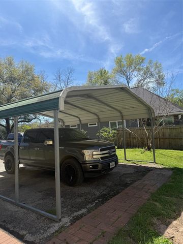 615 Texas Street, Tomball, TX 77375