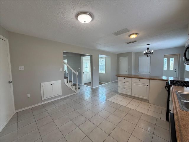 615 Texas Street, Tomball, TX 77375