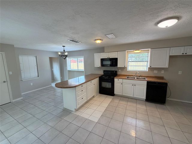 615 Texas Street, Tomball, TX 77375