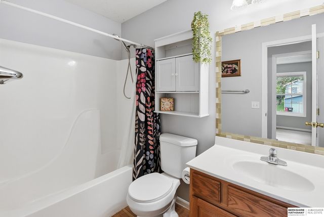 17615 Olive Street, Omaha, NE 68136