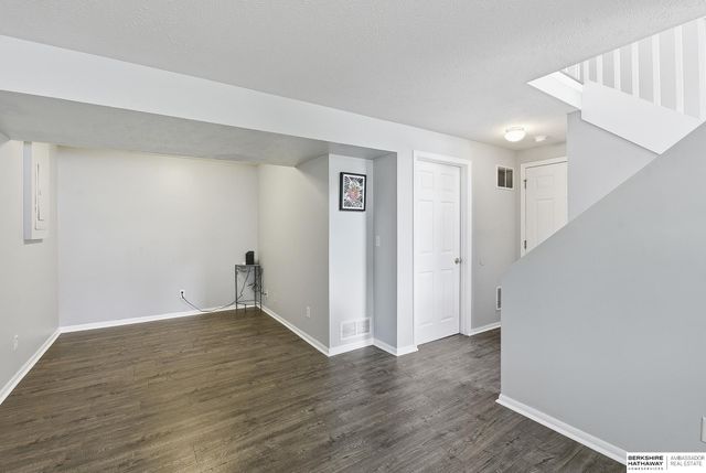 17615 Olive Street, Omaha, NE 68136