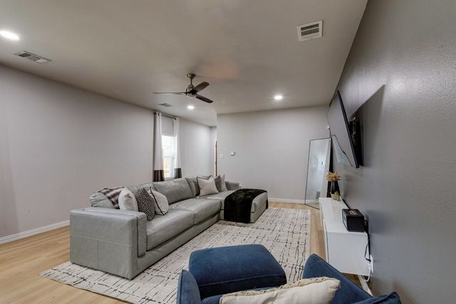 3402 Crossman Avenue, Dallas, TX 75212