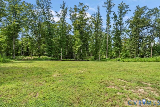 8421 Roden Dr, Mechanicsville, VA 23111