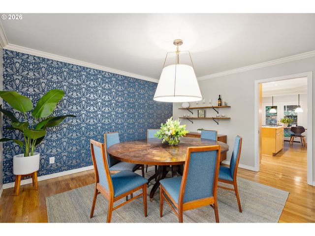 39 HILLSHIRE Dr, Lake Oswego, OR 97034