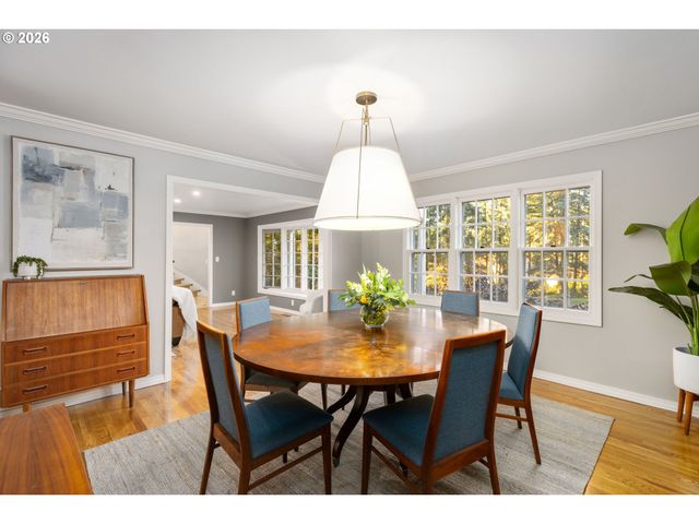 39 HILLSHIRE Dr, Lake Oswego, OR 97034