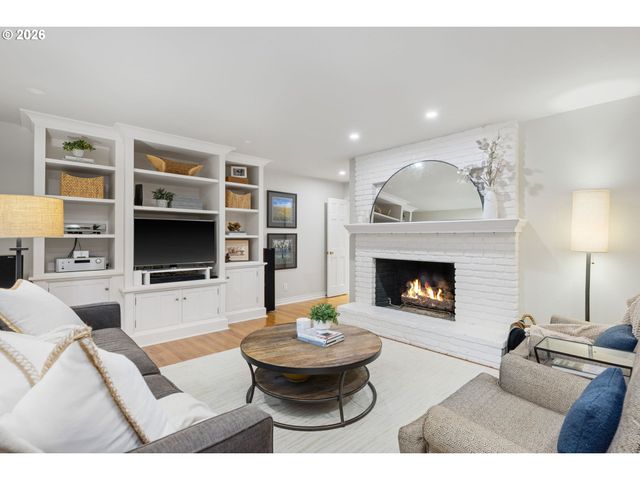 39 HILLSHIRE Dr, Lake Oswego, OR 97034