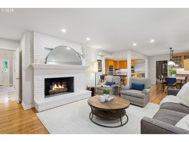 39 HILLSHIRE Dr, Lake Oswego, OR 97034