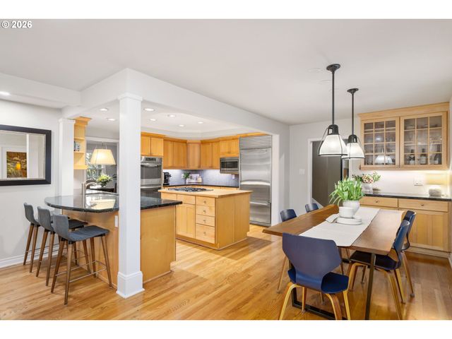 39 HILLSHIRE Dr, Lake Oswego, OR 97034