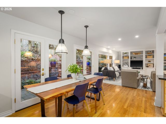 39 HILLSHIRE Dr, Lake Oswego, OR 97034