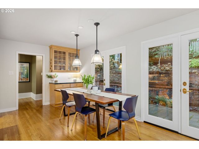 39 HILLSHIRE Dr, Lake Oswego, OR 97034