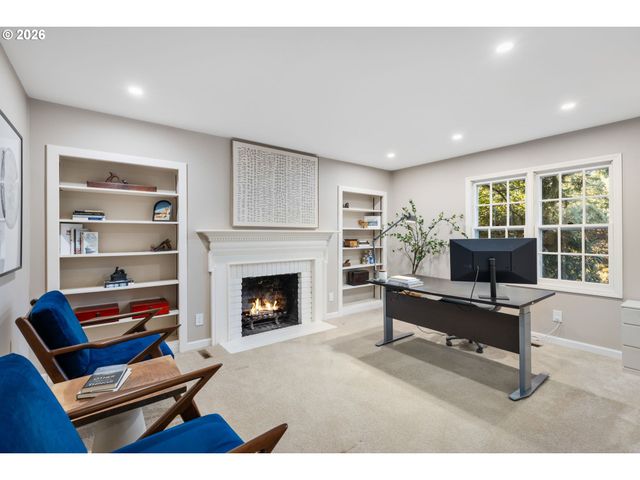 39 HILLSHIRE Dr, Lake Oswego, OR 97034