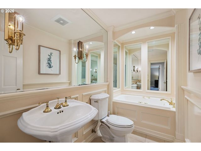 39 HILLSHIRE Dr, Lake Oswego, OR 97034