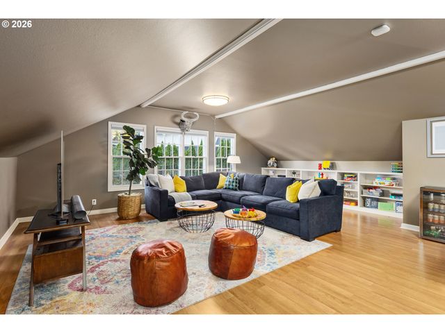 39 HILLSHIRE Dr, Lake Oswego, OR 97034