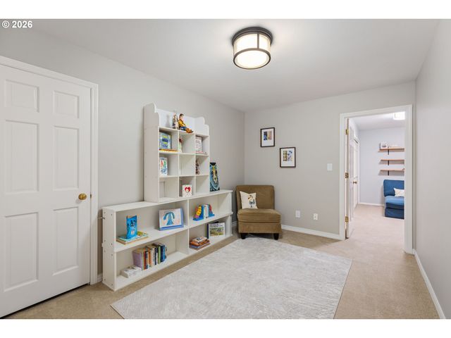 39 HILLSHIRE Dr, Lake Oswego, OR 97034