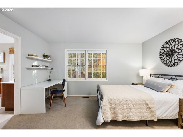 39 HILLSHIRE Dr, Lake Oswego, OR 97034