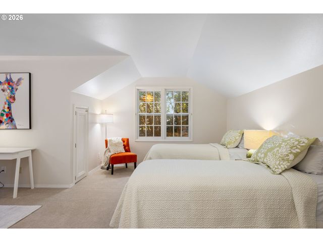 39 HILLSHIRE Dr, Lake Oswego, OR 97034