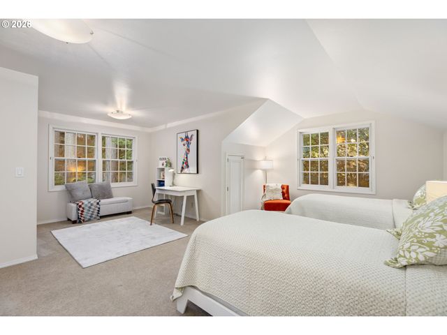 39 HILLSHIRE Dr, Lake Oswego, OR 97034