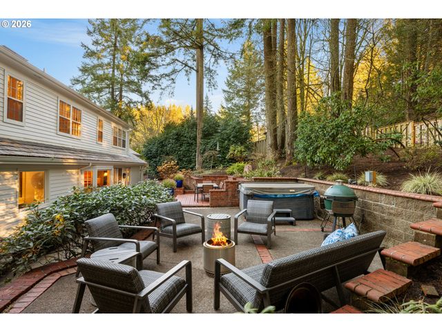 39 HILLSHIRE Dr, Lake Oswego, OR 97034