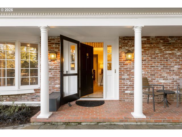 39 HILLSHIRE Dr, Lake Oswego, OR 97034