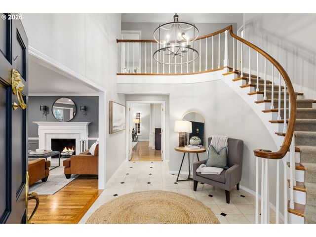 39 HILLSHIRE Dr, Lake Oswego, OR 97034