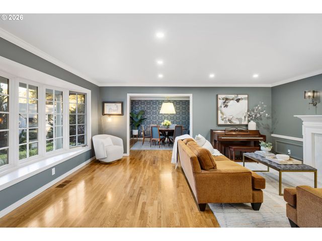 39 HILLSHIRE Dr, Lake Oswego, OR 97034