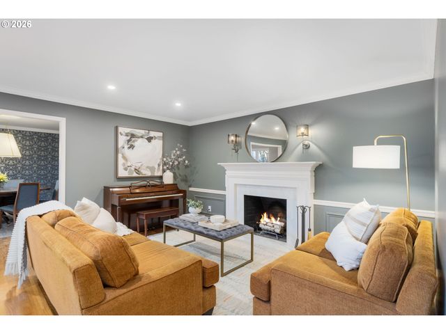 39 HILLSHIRE Dr, Lake Oswego, OR 97034