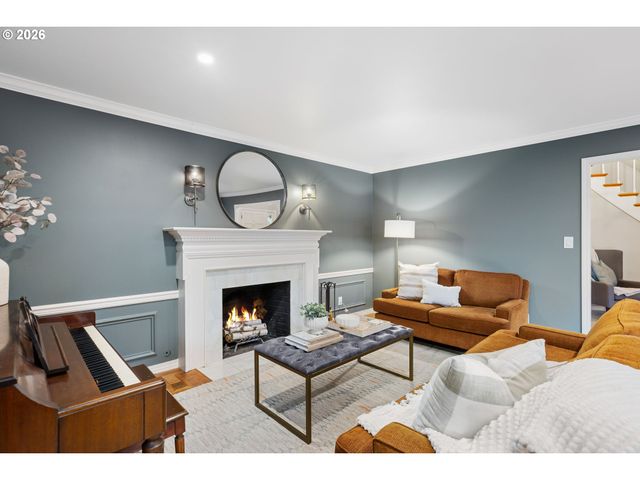 39 HILLSHIRE Dr, Lake Oswego, OR 97034