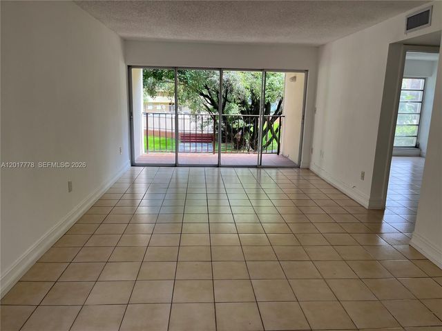 9190 Fontainebleau Blvd 202, Miami, FL 33172