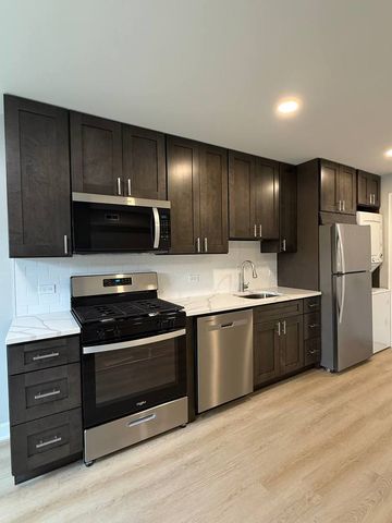 3247 W Thomas Street GF, Chicago, IL 60651