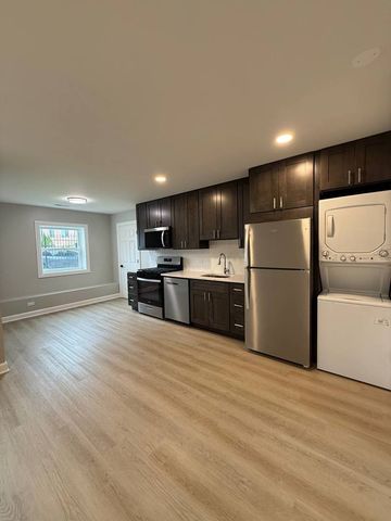 3247 W Thomas Street GF, Chicago, IL 60651