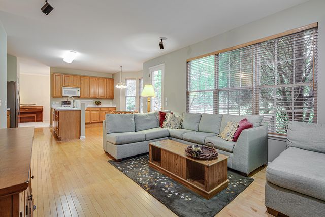 1999 Trevino Terrace, Vernon Hills, IL 60061