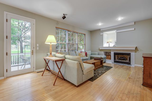 1999 Trevino Terrace, Vernon Hills, IL 60061