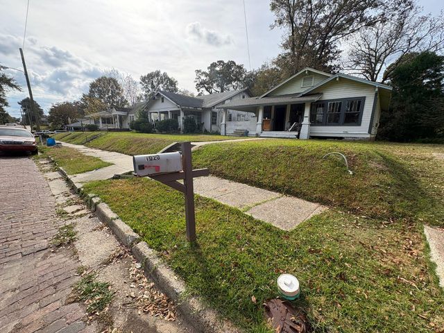 1020 N 8th Ave., Laurel, MS 39440