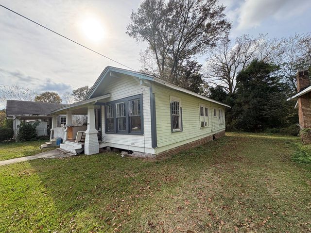 1020 N 8th Ave., Laurel, MS 39440